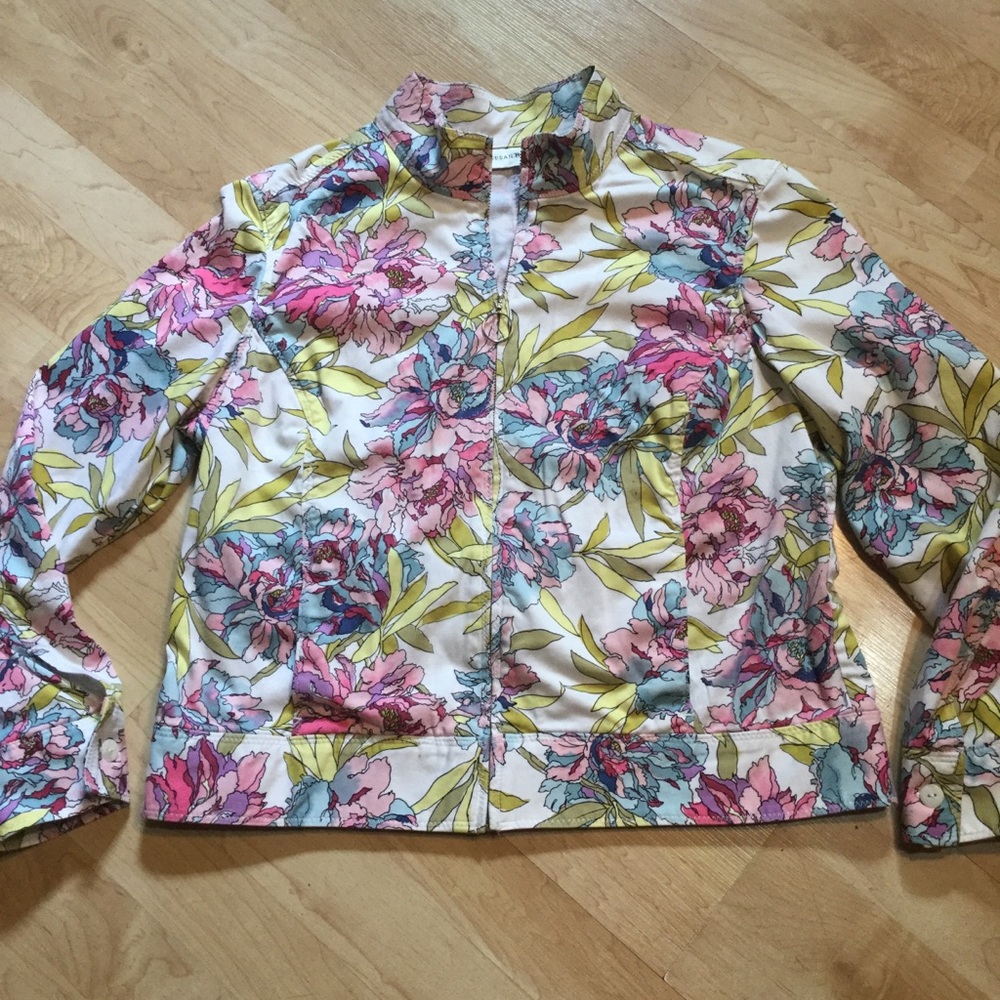 Floral Pattern Zip-Up Jacket. SOFT😍